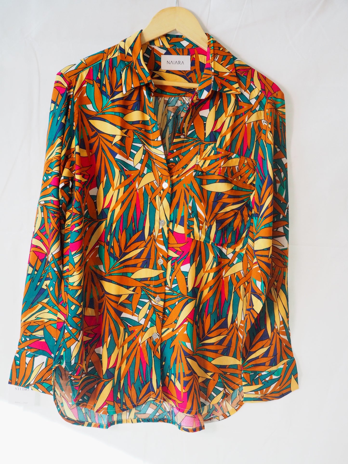 Blusa naiara de primavera verano con colores y botones de nacar